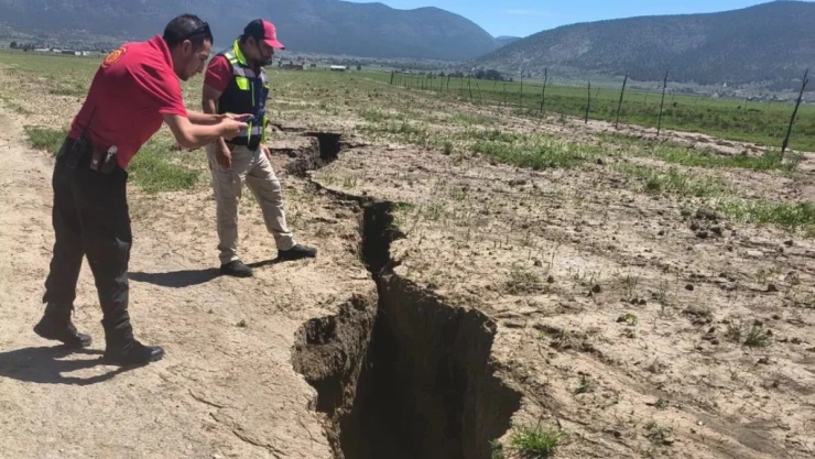 Grieta en Arteaga, Coahuila Fractura de 200 metros en ejido Tierras Prietas.jpeg