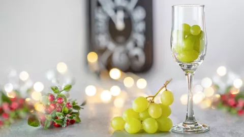 Brindis de Año Nuevo con uvas
