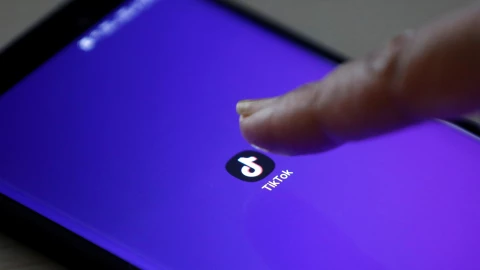 Las adolescentes están desarrollando tics, TikTok sería la razón