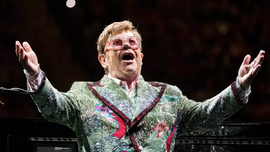Elton John da positivo a Covid-19 y aplaza conciertos en EU