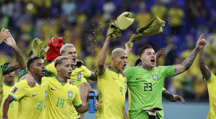 Brasil celebra su pase a octavos
