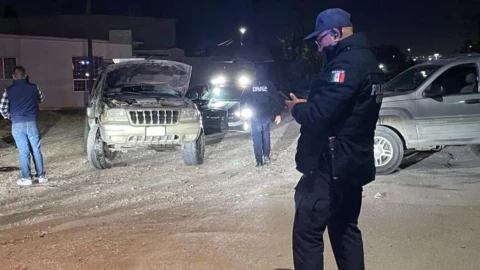 Tráiler intenta ganarle al paso del tren y termina embestido en Pecos, Texas un impactante accidente que deja dudas sobre posibles heridos. - 2026-01-18T123518.266.png