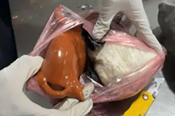 Cocaína en artesanía de Perú.jpg