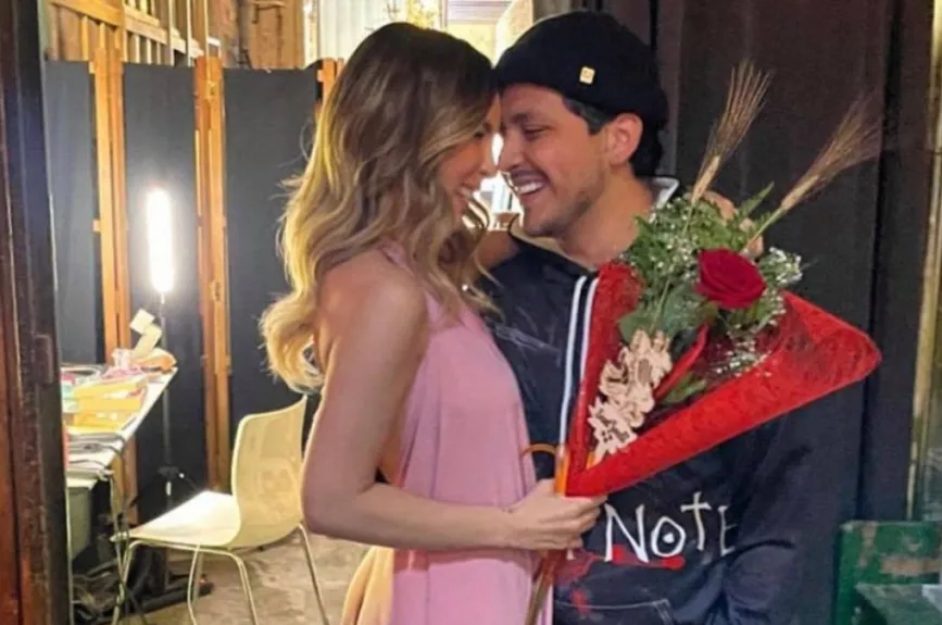 Nodal y Beli flores.jpg