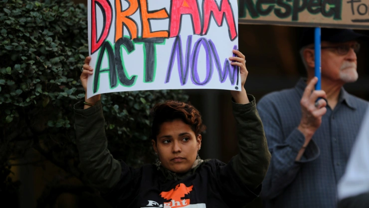 Trump eliminó el DACA, el plan migratorio de Obama que ha protegido de la deportación a 800 mil jóvenes indocumentados conocidos como “dreamers”.