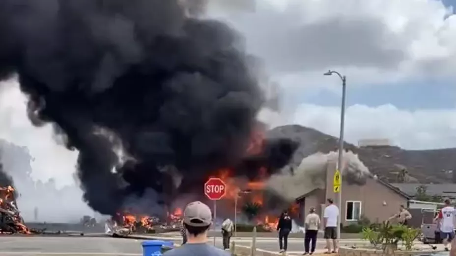 Avioneta se estrella en California.jpeg