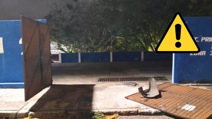 Portón de primaria en Veracruz quedó destruido tras impacto de camioneta