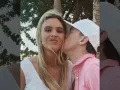 Lele y Guaynaa beso.jpg