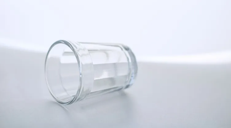 ¿Cómo mantener los vasos libres de bacterias después de lavarlos?
