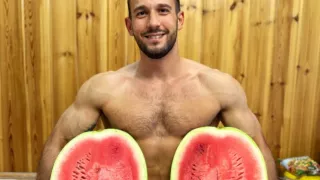 Influencer ruso muere tras reto extremo de 10 mil calorías diarias