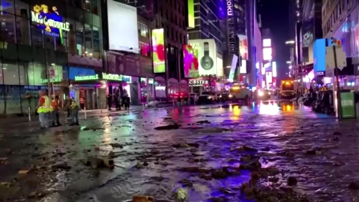 Nueva York se inunda por tubería rota