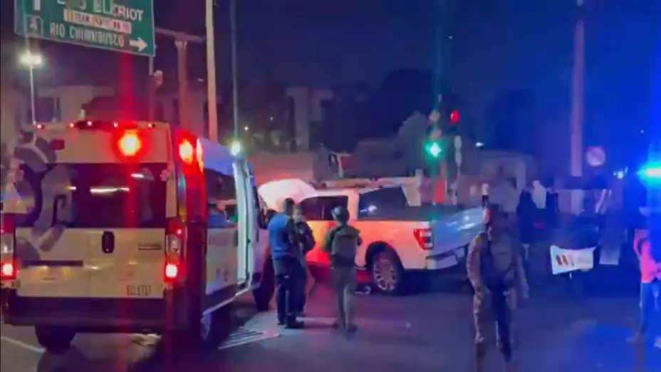 Persecución de camioneta de lujo robada durante la noche; fue robada en el Edomex