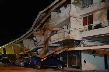 Un hotel derrumbado tras un terremoto que sacudió Penonomé, Panamá.