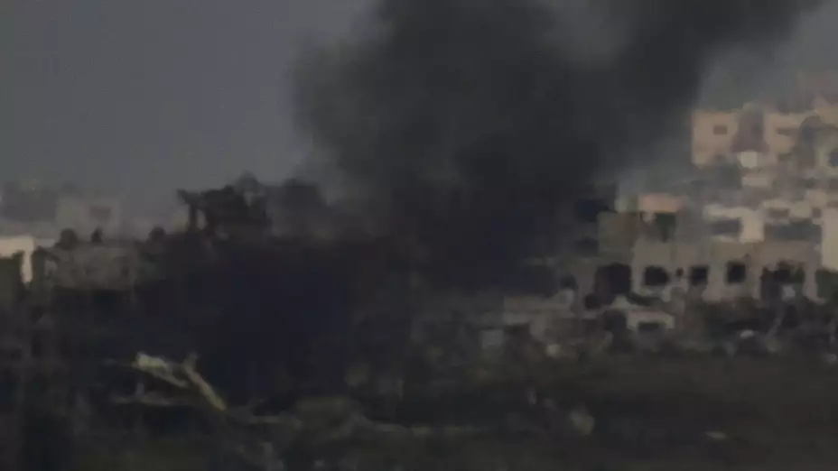 Humo tras un ataque israelí en Gaza.