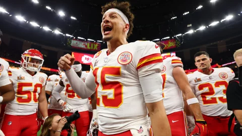 Super Bowl LIX Patrick Mahomes da señales de vida en la ofensiva.jpg