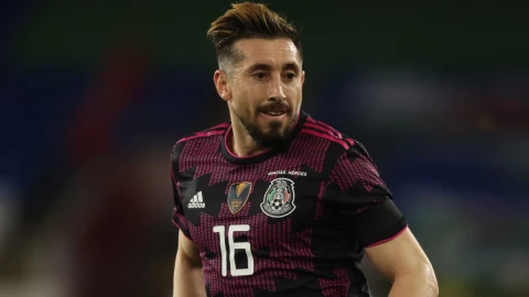 H&eacute;ctor Herrera con la Selecci&oacute;n Azteca