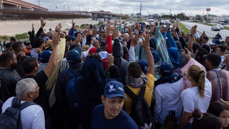Mexicanos tratan de ingresar a Estados Unidos tras la asunción de Trump.