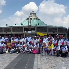 Aficionados de Colombia en la Basílica de Guadalupe.