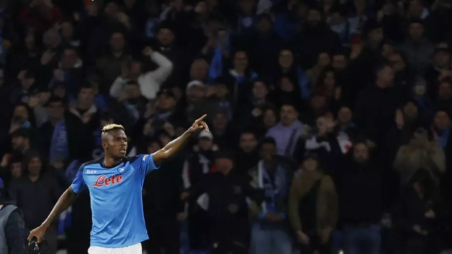 Victor Osimhen festeja su gol ante el Frankfurt.jpg