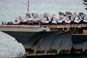 Portaaviones USS Abraham Lincoln en Laem Chabang, Tailandia.