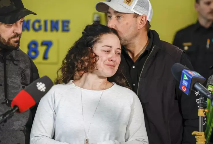 Paramédico atiende a hija sin saber.