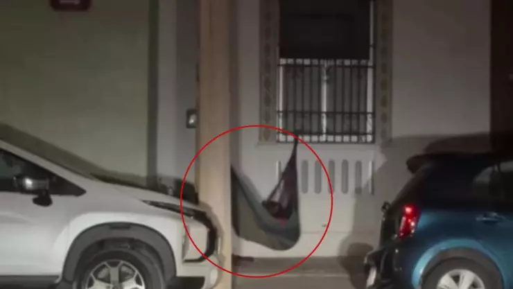 VIDEO_ Yucateco cuelga su hamaca en la calle por ALTAS TEMPERATURAS y se vuelve viral