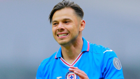 Ángel Romero mientras jugaba en Cruz Azul