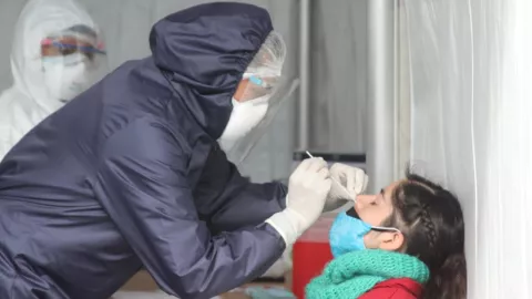 La Secretaría de Salud de la Ciudad de México informó que el 26 y 27 de diciembre se continuará con el servicio gratuito de pruebas rápidas para detectar COVID-19 en los kioscos y centros de salud.