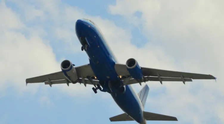 avion vuelo puerta