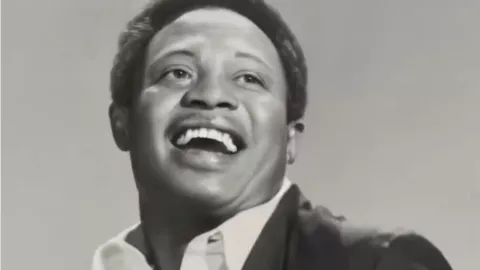 ¡Luto en el mundo! Muere legendario cantante tras una fatal operación