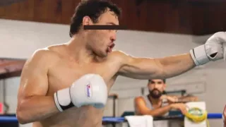 Julio César Chávez Jr boxeando