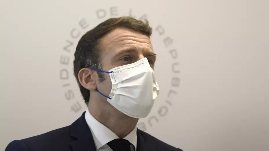 emmanuel macron no vacunados covid-19
