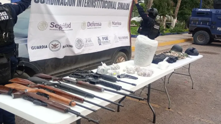 Aseguran vehículo con armas en Navolato, Sinaloa. .jpg
