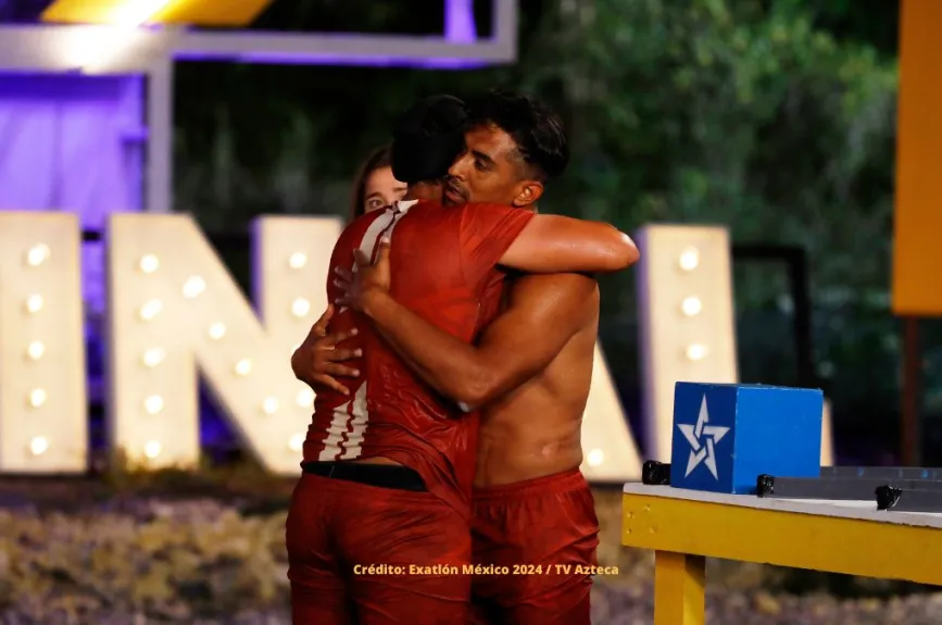 26 Capitán Araujo abraza a Black Panther por la gran pelea.jpg