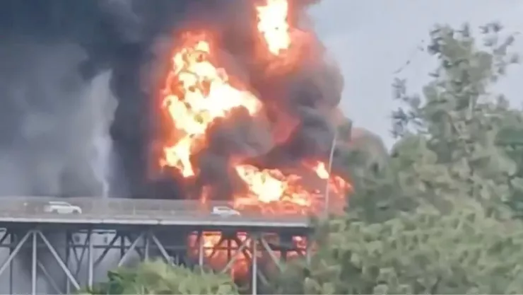 Emergencia en el Canal de Panamá: incendio obliga a cerrar puente tras fuerte explosión