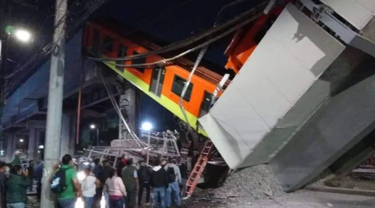 auto-aplastado-metro-olivos.jpg