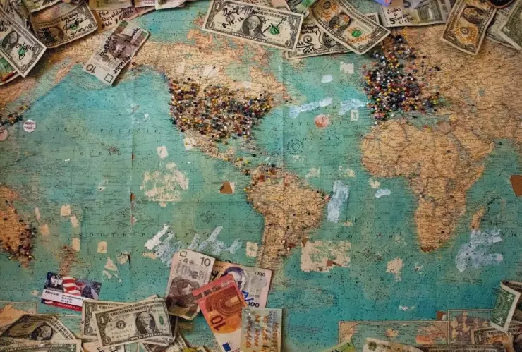 ¡Sorpresa! Empresaria cierra negocio y regala viajes a sus empleados