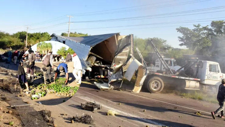 Volcadura de tráiler cargado de aguacate en Los Mochis..jpg
