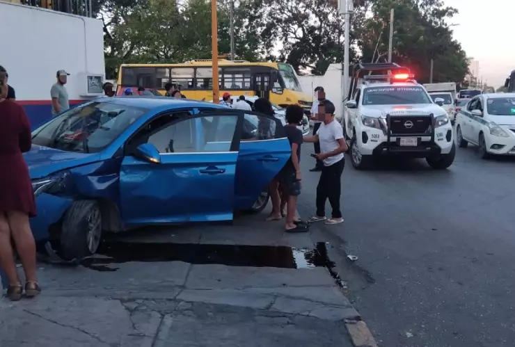 Accidente la tarde de este domingo en Cancún deja personas lesionadas