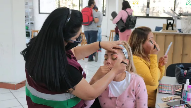 Taller de cosmetolog&iacute;a y dise&ntilde;o de imagen en PILARES