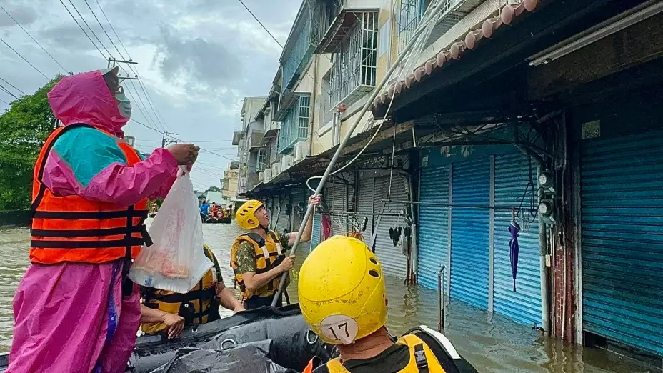 Inundaciones tras el paso del tifón Gaemi en Taiwán.