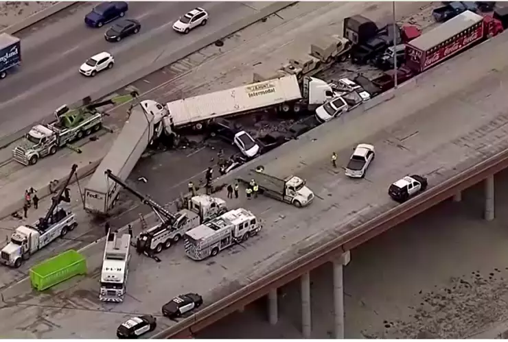 choque-dallas-100-vehículos-6-muertos