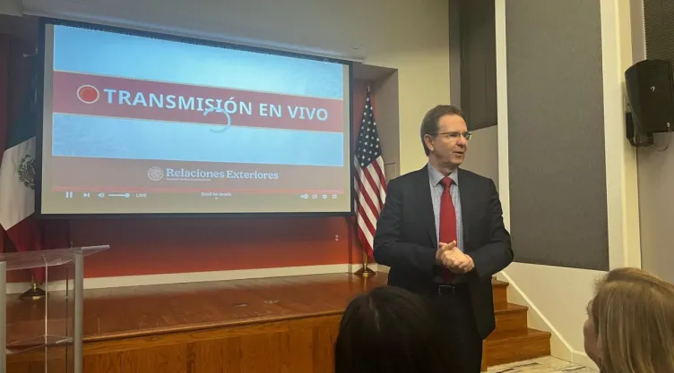 Esteban Moctezuma se queda al frente de la Embajada de México en EU