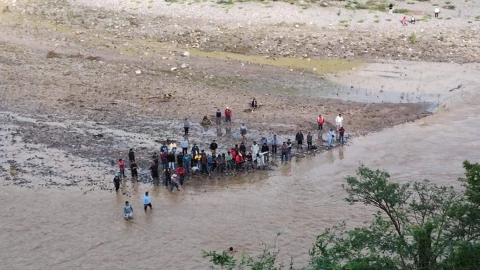 Al menos 16 rescatados en accidente de autobús que dejó 7 muertos.jpg