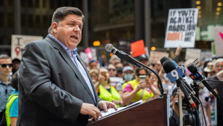 El gobernador de Illinois, J.B. Pritzker