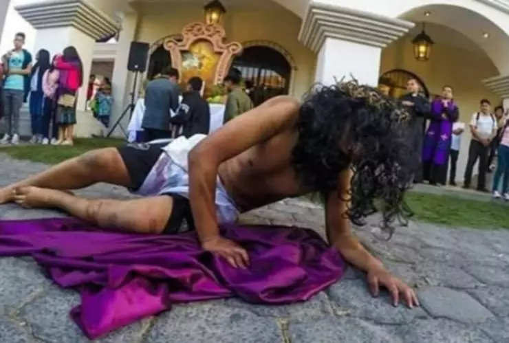 Perro protege a Jesús