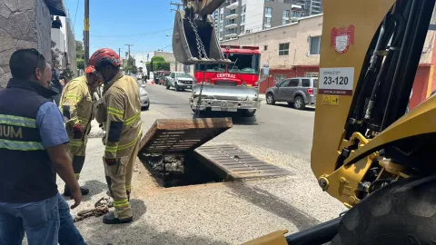 MUJER ATRAPADA EN ALCANTARILLA
