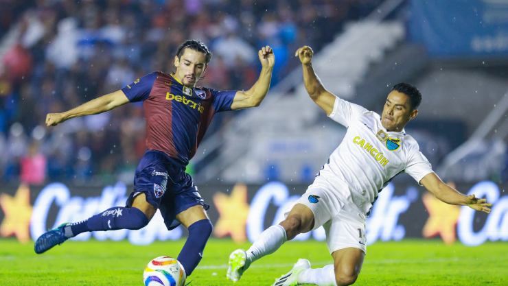 Gallito Vázuqez con Cancún en el Campeón de Campeones