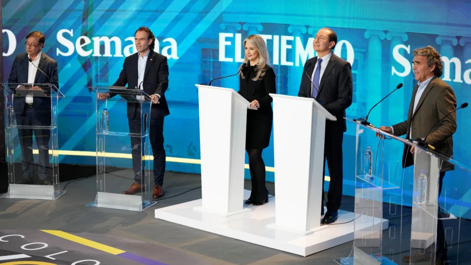 Candidatos presidenciales de Colombia en debate.