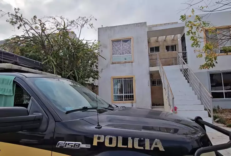 FOTOS Pánico por mujer muerta dentro de un precio de Caucel